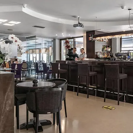 Hotel Danai & 4*