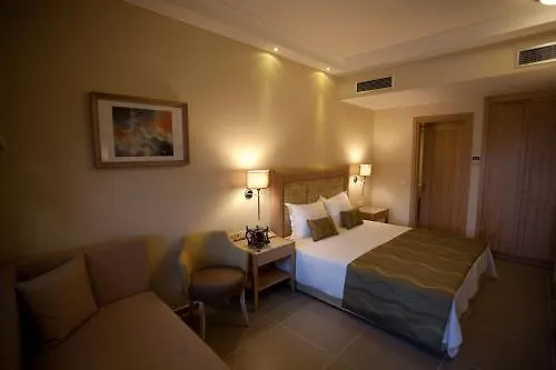 فندق Danai 4*